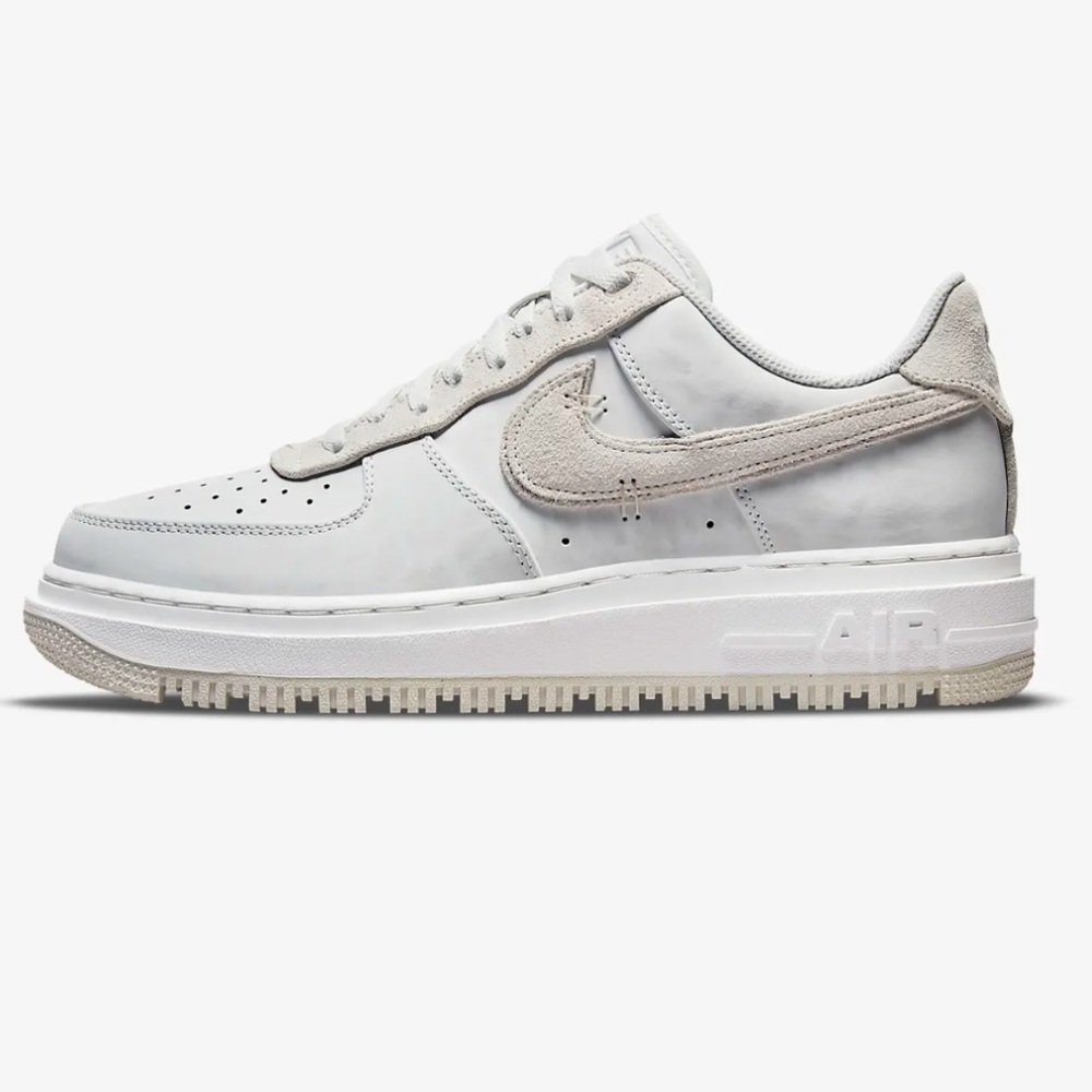 Nike Air Force 1 Luxe